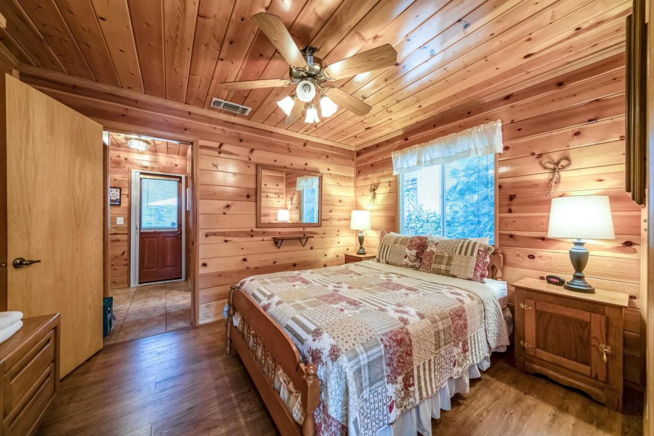 Black Bear Cabin Bass Lake Exterior photo